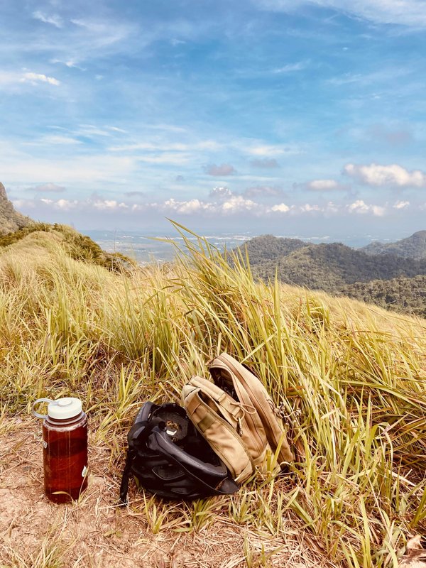 Votre guide pour choisir la meilleure gourde filtrante randonnée